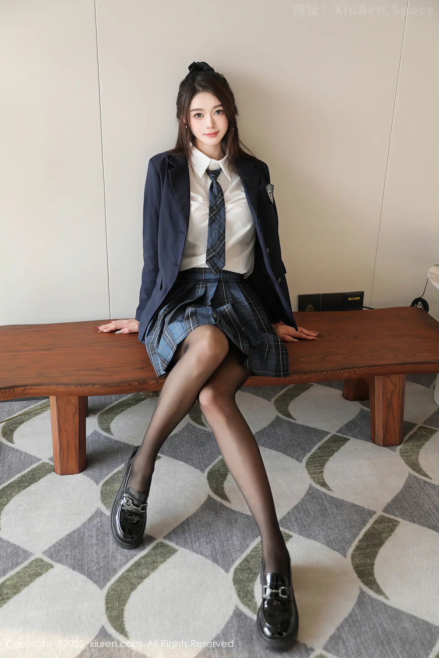 图片[5]-[XiuRen秀人网] VOL.9888 模特Candy糖糖性感JK制服配超薄黑丝秀丰腴身材完美诱惑写真87P-秀人网官方网站